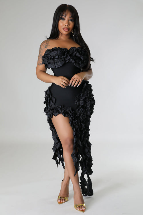 STRAPLESS RUFFLE ACCENT BANDAGE DRESS (BLACK)