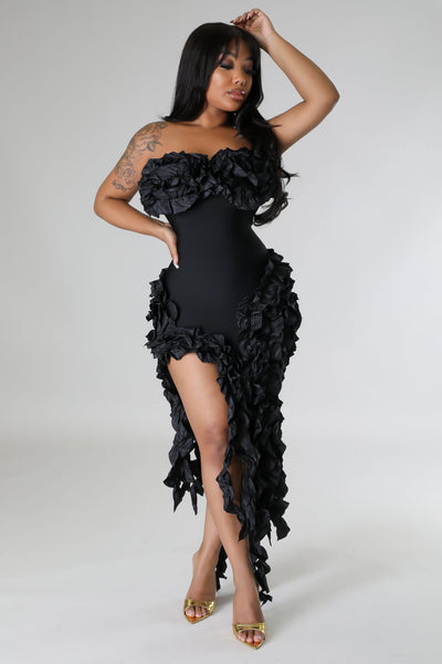 STRAPLESS RUFFLE ACCENT BANDAGE DRESS (BLACK)