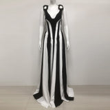 REINE V-NECK 3D FLOWERS BANDAGE CORSET MAXI DRESS (BLACK/WHITE)