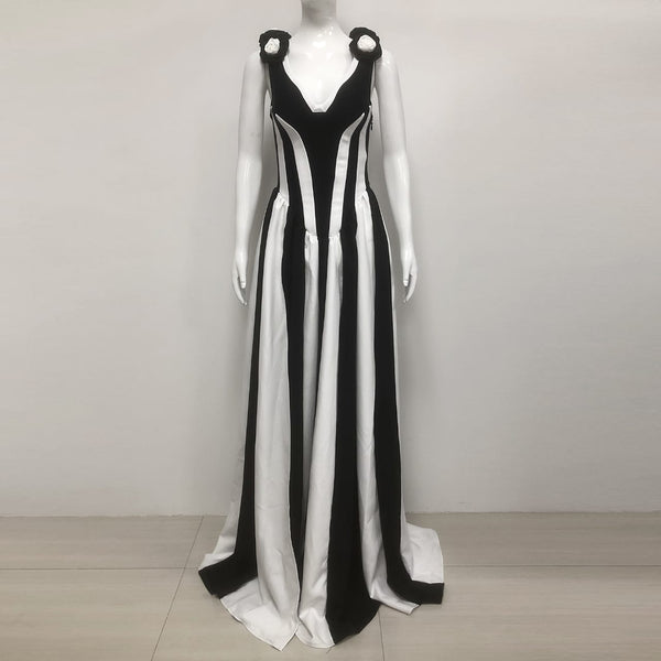 REINE V-NECK 3D FLOWERS BANDAGE CORSET MAXI DRESS (BLACK/WHITE)