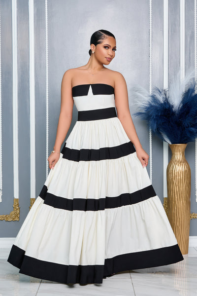 BOW DETAIL TIERED STRAPLESS MAXI DRESS (OFF-WHITE/BLACK)