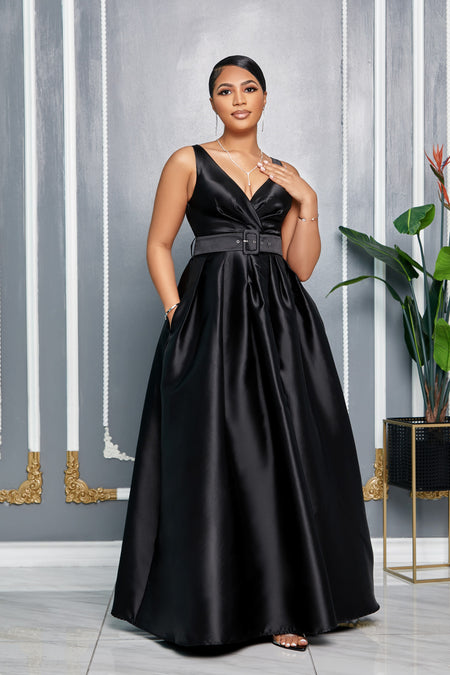 FORMAL LONG SLEEVE GOWN WITH FUR TRIM (BLACK)