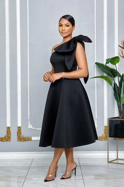 SINGLE SHOULDER BOW DETAIL FLARE MIDI DRESS WITH POCKETS (BLACK)