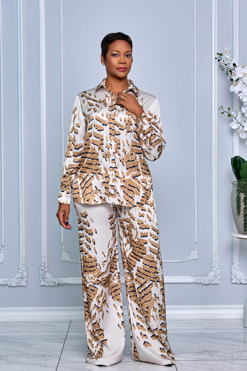 CHIC AND RELAXED TWO-PIECE SATIN SET