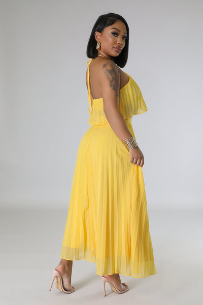 PLEATED SKIRT & HALTER CROP TOP TWO PIECE SET (YELLOW)